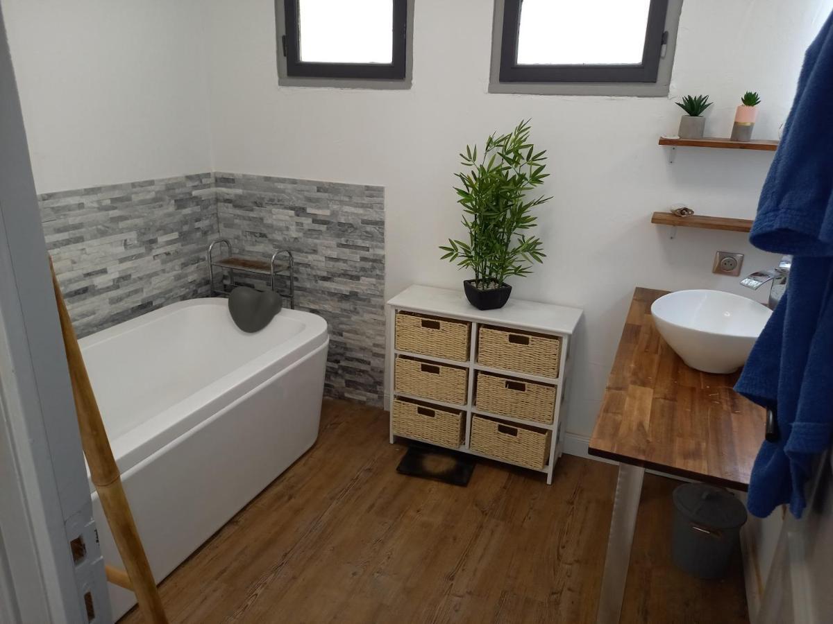 Nantes Aeroport 1-5 Couchages-Parking-Jardin Bouguenais Bagian luar foto